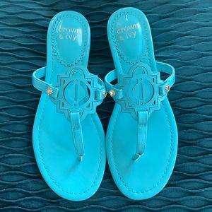 Crown & Ivy Wylie Thong sandals 8.5